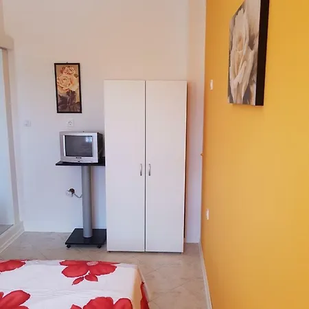 Studio Apartman Nena *