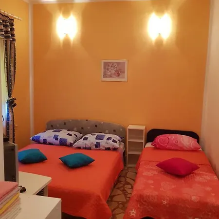 Studio Apartman Nena شقة *